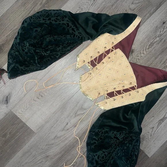 Velvet Renaissance Gown in Burgundy, Forest Green & Gold With Extras - Picture 14 of 17